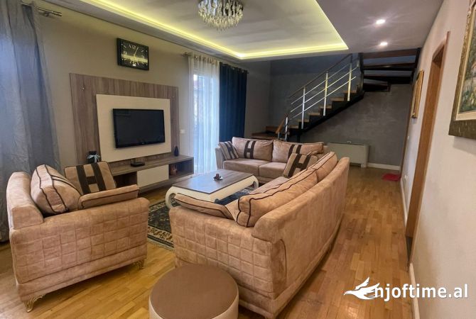 Shtepi me qera 7+1 ne Tirane - 2,200 Euro