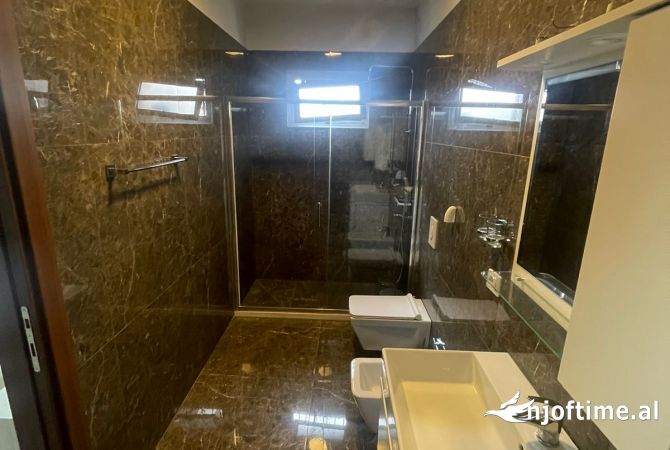 Shtepi me qera Vila Luksoze ne Tirane, 7+1, Mobilimi E mobiluar, Pagesa 2,200  Euro.