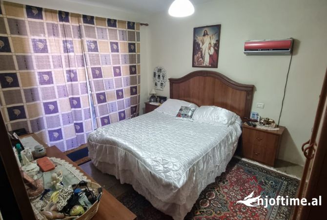 Shtepi ne shitje Apartament ne Tirane, 2+1, Mobilimi E mobiluar, Pagesa 15,000,000  Leke.