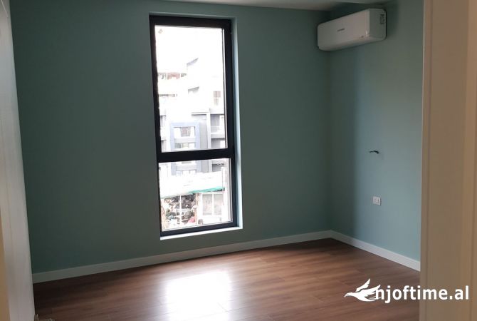 Jepet me qera Apartament 2+1+2 Parkingje per Zyra perballe gjimnazit Sami Frasheri, Tirane