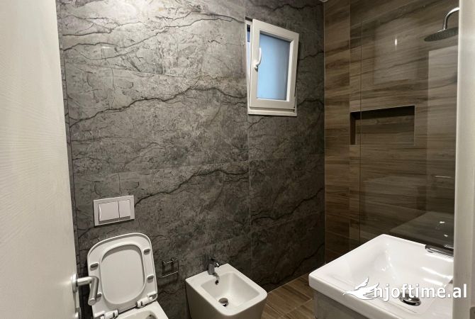 Shtepi me qera 2+1 ne Tirane - 800 Euro
