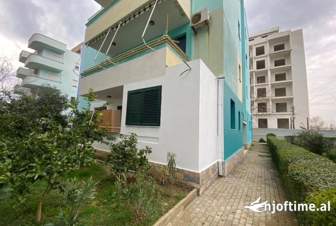 Shtepi ne shitje Apartament ne Durres, 2+1, Mobilimi Bosh, pa mobiluar, Pagesa 100,000  Euro.