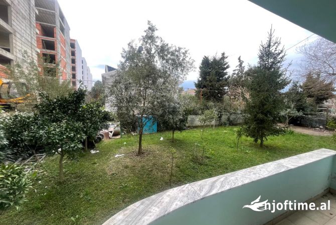 Shtepi ne shitje Apartament ne Durres, 2+1, Mobilimi E mobiluar, Pagesa 150,000  Euro.