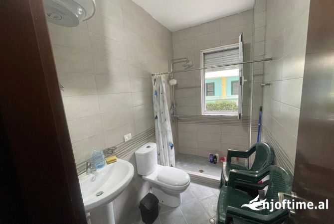 Shtepi ne shitje Apartament ne Durres, 2+1, Mobilimi E mobiluar, Pagesa 150,000  Euro.