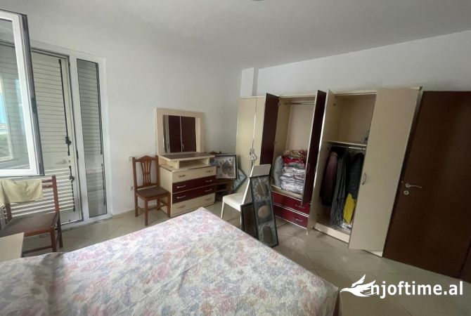Shtepi ne shitje Apartament ne Durres, 2+1, Mobilimi E mobiluar, Pagesa 150,000  Euro.