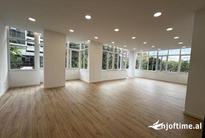 Ambient biznesi ne shitje 3+1 ne Tirane - 229,999 Euro