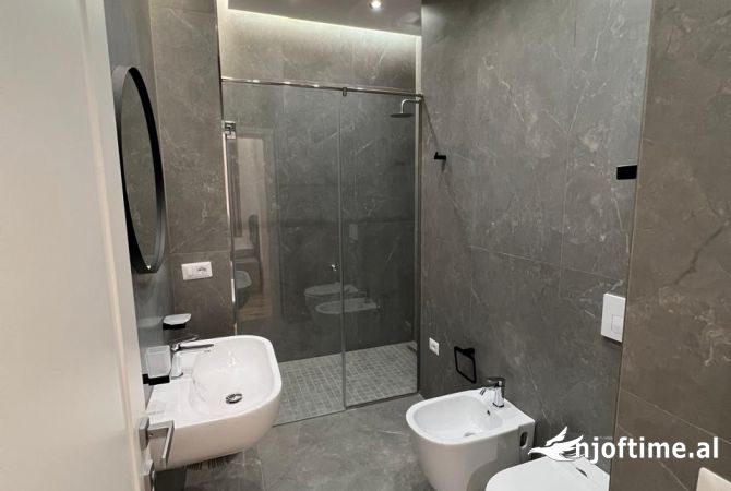 Shtepi me qera Apartament ne Tirane, 2+1, Mobilimi E mobiluar, Pagesa 1,800  Euro.