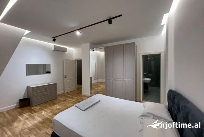 Shtepi me qera Apartament ne Tirane, 2+1, Mobilimi E mobiluar, Pagesa 1,800  Euro.