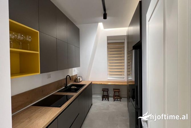 Shtepi me qera 2+1 ne Tirane - 1,800 Euro