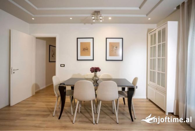 Shtepi me qera 2+1 ne Tirane - 1,400 Euro