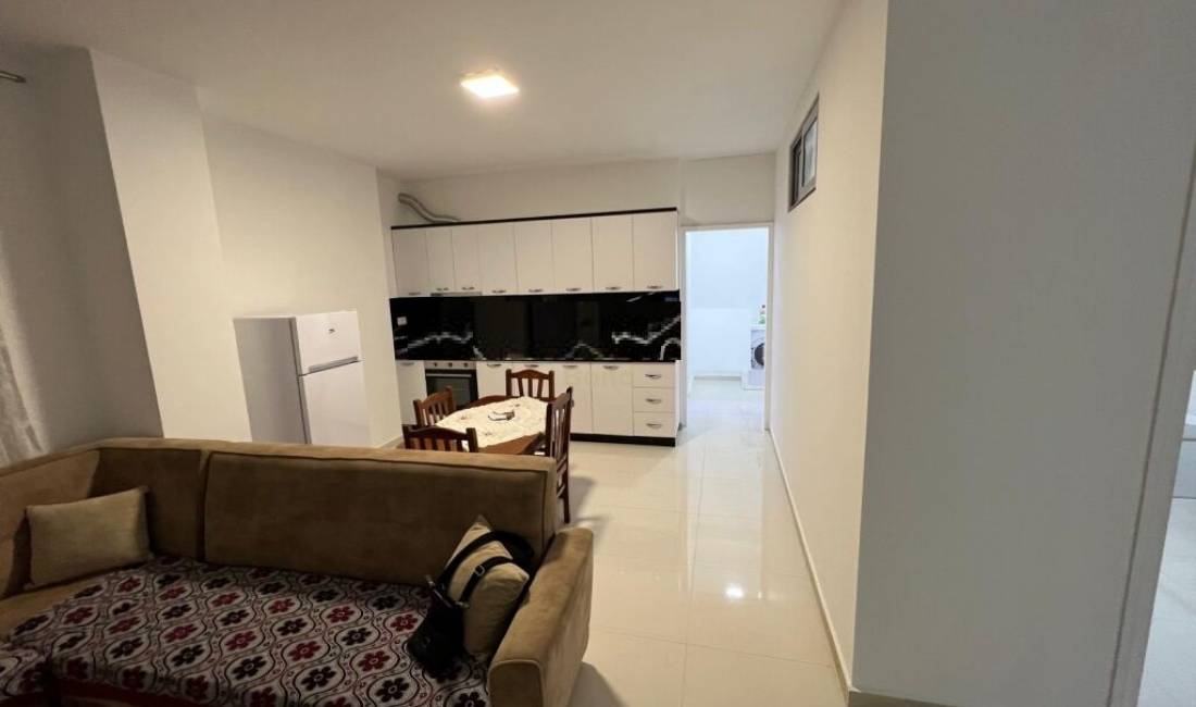 Shtepi me qera Apartament ne Tirane, 2+1, Mobilimi E mobiluar, Pagesa 350  Euro.