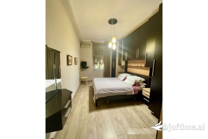 Shtepi me qera 2+1 ne Tirane - 700 Euro