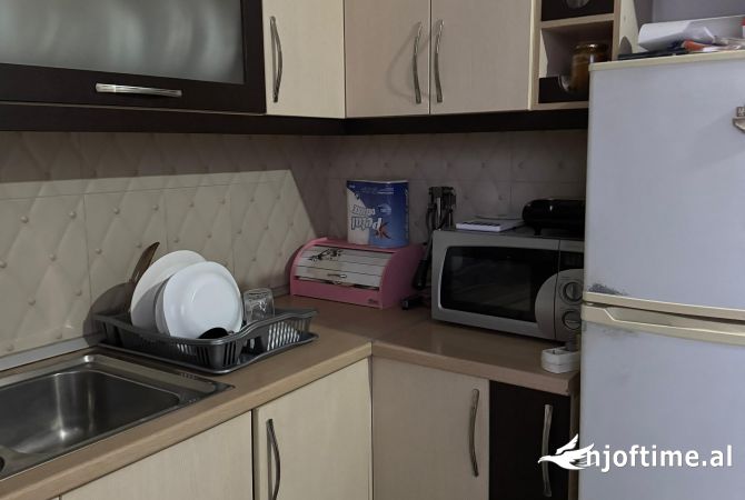 Shtepi ne shitje Apartament ne Tirane, 1+1, Mobilimi E mobiluar, Pagesa 85,000  Euro.