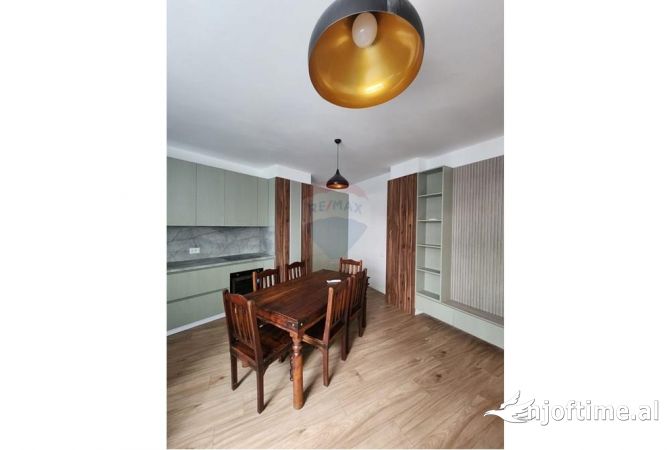 Shtepi me qera 2+1 ne Tirane - 800 Euro