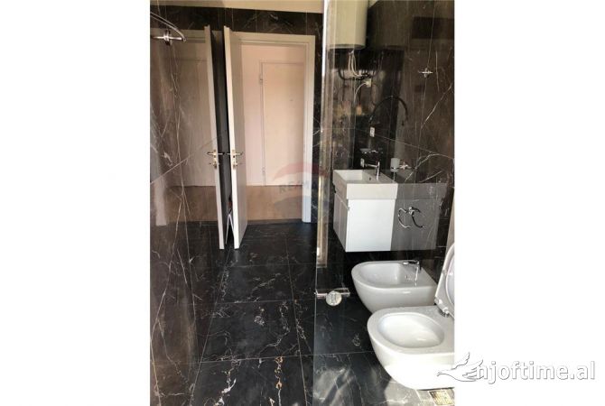 Shtepi me qera Apartament ne Tirane, 2+1, Mobilimi E mobiluar, Pagesa 500  Euro.