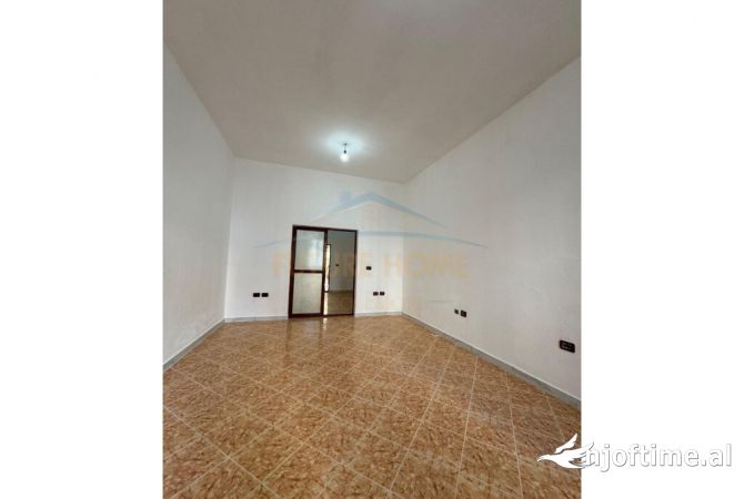 Shtepi me qera Apartament ne Tirane, 1+1, Mobilimi Bosh, pa mobiluar, Pagesa 300  Euro.