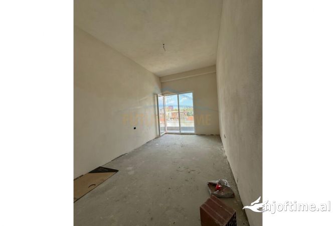 Shtepi ne shitje Apartament ne Tirane, 2+1, Mobilimi Bosh, pa mobiluar, Pagesa 158,000  Euro.