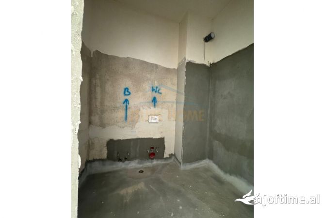 Shtepi ne shitje Apartament ne Tirane, 2+1, Mobilimi Bosh, pa mobiluar, Pagesa 158,000  Euro.