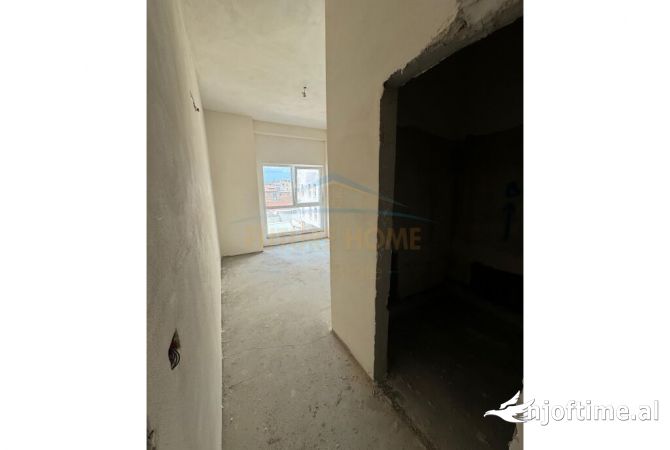Shtepi ne shitje Apartament ne Tirane, 2+1, Mobilimi Bosh, pa mobiluar, Pagesa 158,000  Euro.