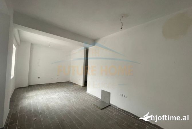 Shtepi me qera Apartament ne Tirane, 2+1, Mobilimi Bosh, pa mobiluar, Pagesa 400  Euro.