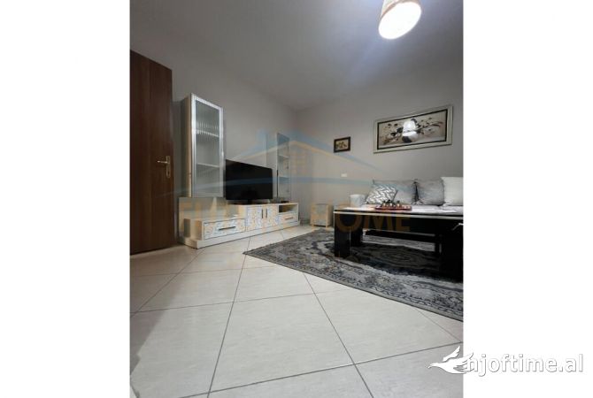 Shtepi me qera Apartament ne Tirane, 1+1, Mobilimi E mobiluar, Pagesa 450  Euro.