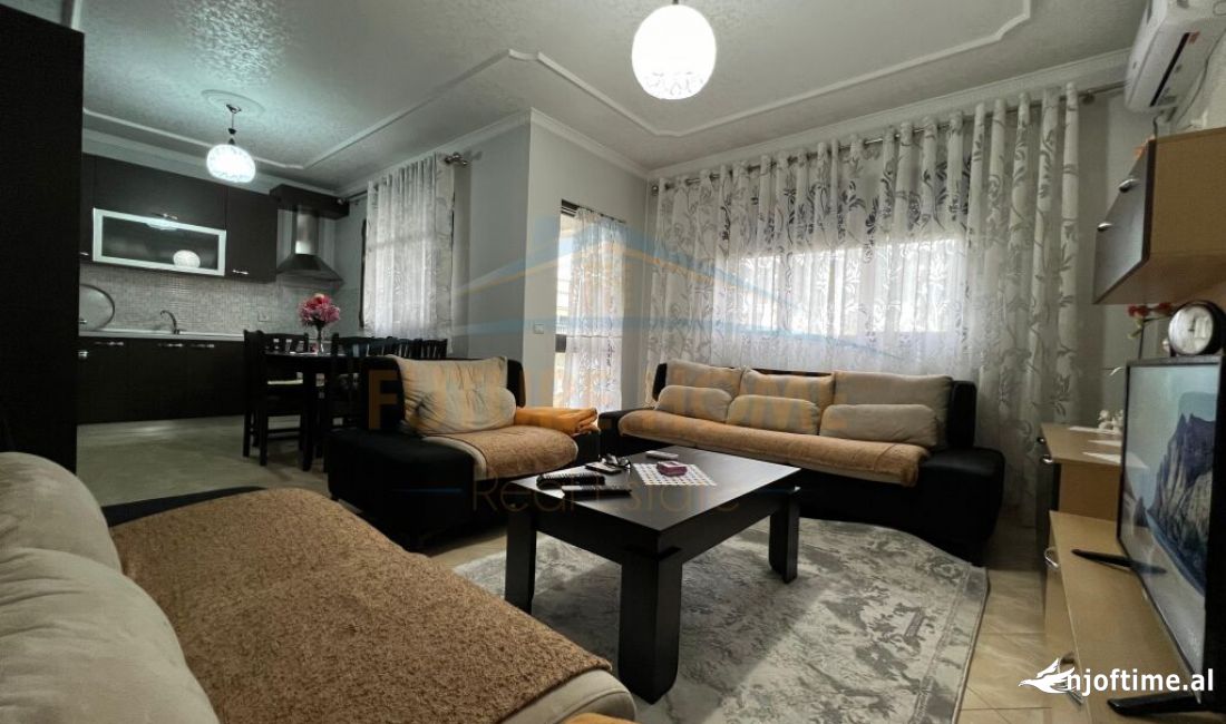 Shtepi ne shitje Apartament ne Tirane, 2+1, Mobilimi E mobiluar, Pagesa 90,000  Euro.