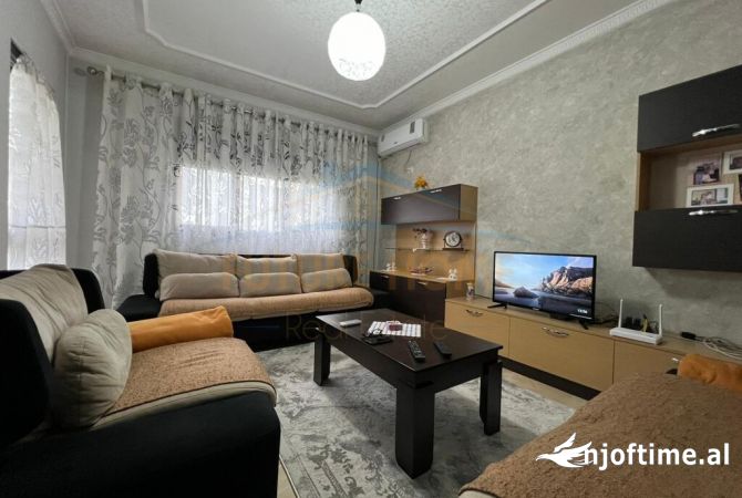 Shtepi ne shitje Apartament ne Tirane, 2+1, Mobilimi E mobiluar, Pagesa 90,000  Euro.