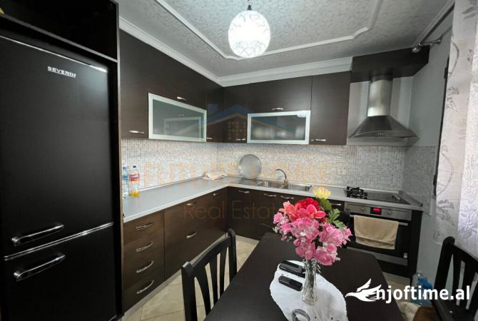 Shtepi ne shitje Apartament ne Tirane, 2+1, Mobilimi E mobiluar, Pagesa 90,000  Euro.