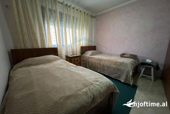 Shtepi ne shitje Apartament ne Tirane, 2+1, Mobilimi E mobiluar, Pagesa 90,000  Euro.