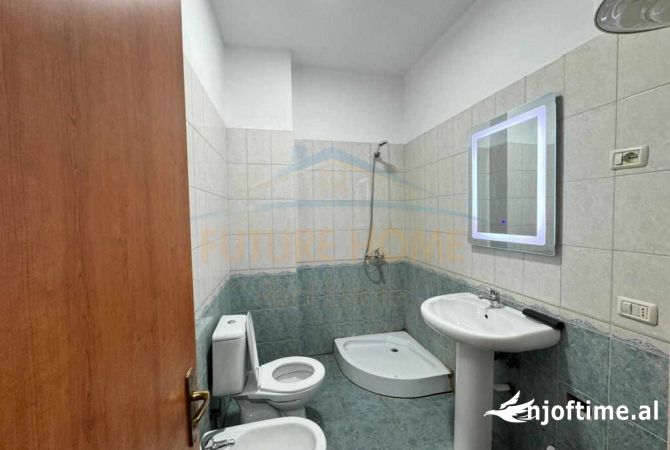 Shtepi ne shitje Apartament ne Tirane, 1+1, Mobilimi E mobiluar, Pagesa 88,000  Euro.