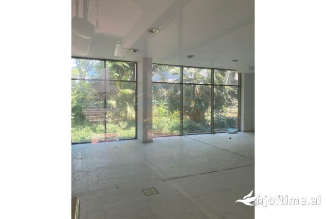 Ambient biznesi ne shitje 1+1 ne Tirane - 125,000 Euro