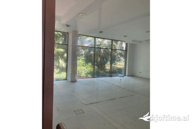 Ambient biznesi ne shitje 1+1 ne Tirane - 125,000 Euro