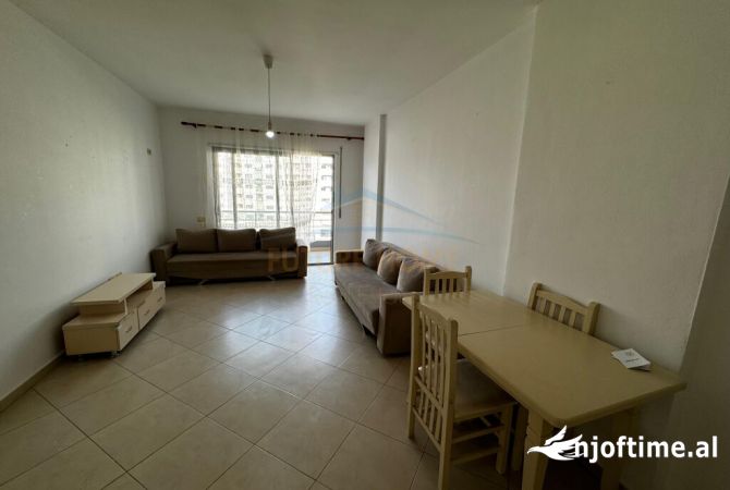 Shtepi ne shitje Apartament ne Tirane, 2+1, Mobilimi E mobiluar, Pagesa 140,000  Euro.