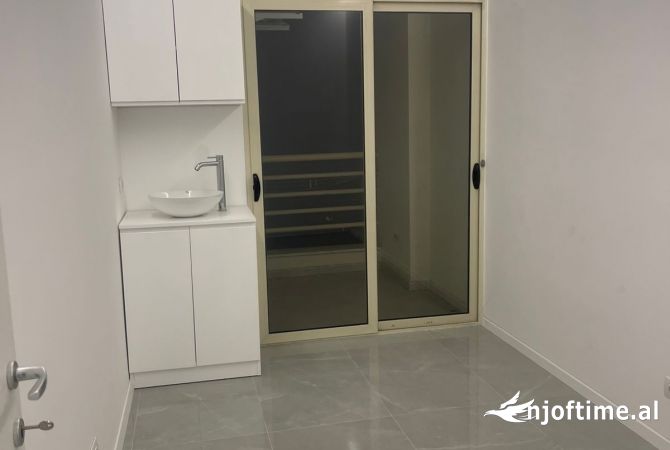 Ambient biznesi me qera 1+1 ne Tirane - 2,000 Euro
