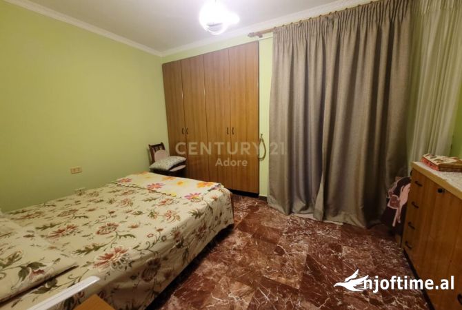 Shtepi ne shitje Apartament ne Tirane, 3+1, Mobilimi E mobiluar, Pagesa 260,000  Euro.