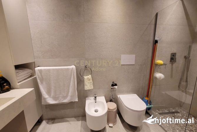 Shtepi ne shitje Apartament ne Tirane, 3+1, Mobilimi E mobiluar, Pagesa 260,000  Euro.