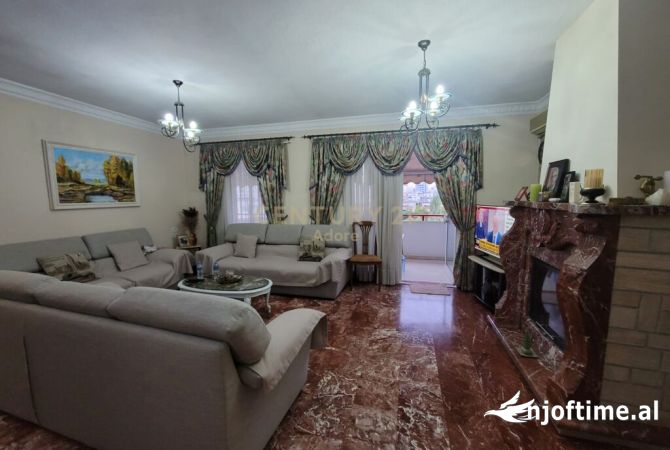 Shtepi ne shitje Apartament ne Tirane, 3+1, Mobilimi E mobiluar, Pagesa 260,000  Euro.