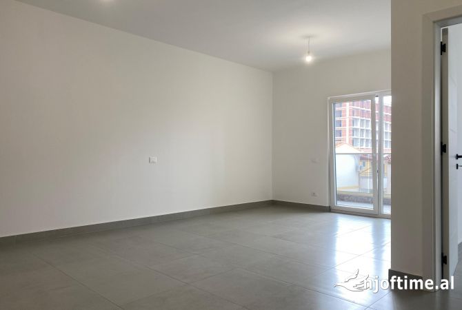 Shtepi ne shitje Apartament ne Durres, 1+1, Mobilimi Bosh, pa mobiluar, Pagesa 105,000  Euro.