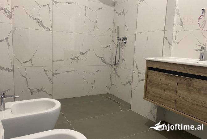 Shtepi ne shitje Apartament ne Durres, 1+1, Mobilimi Bosh, pa mobiluar, Pagesa 105,000  Euro.