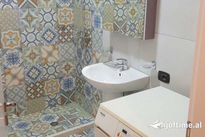 Shtepi me qera Apartament ne Tirane, 1+1, Mobilimi E mobiluar, Pagesa 40,000  Leke.