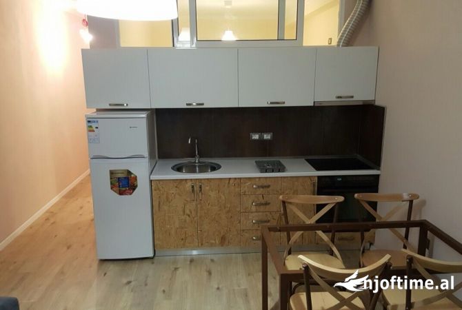 Shtepi me qera 1+1 ne Tirane - 40,000 Leke