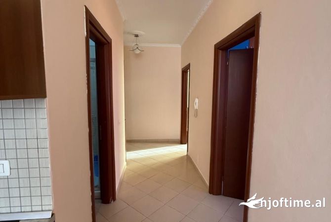 Shtepi me qera Apartament ne Tirane, 2+1, Mobilimi E mobiluar, Pagesa 50,000  Leke.