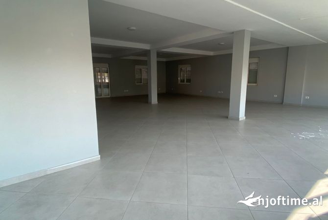 Ambient biznesi me qera 3+1 ne Tirane - 45,000 Leke