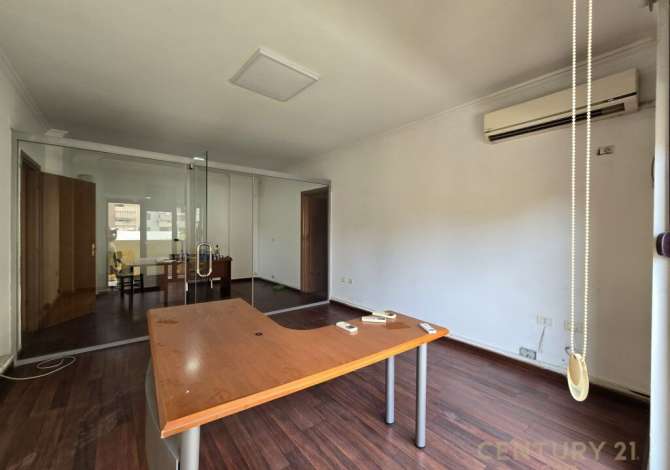 Ambient biznesi me qera 3+1 ne Tirane - 700 Euro