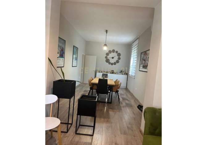 Ambient biznesi me qera 3+1 ne Tirane - 700 Euro
