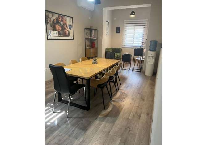 Ambient biznesi me qera 3+1 ne Tirane - 700 Euro