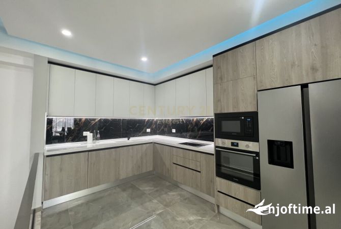 Shtepi me qera 3+1 ne Tirane - 2,000 Euro