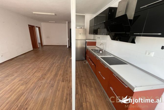 Ambient biznesi me qera 3+1 ne Tirane - 1,600 Euro