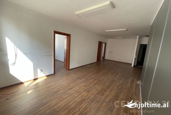 Ambient biznesi me qera 3+1 ne Tirane - 1,600 Euro