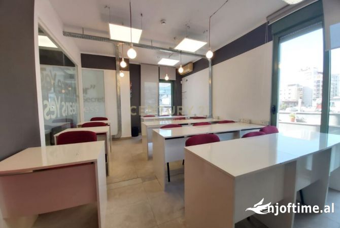 Ambient biznesi me qera 3+1 ne Tirane - 1,070 Euro